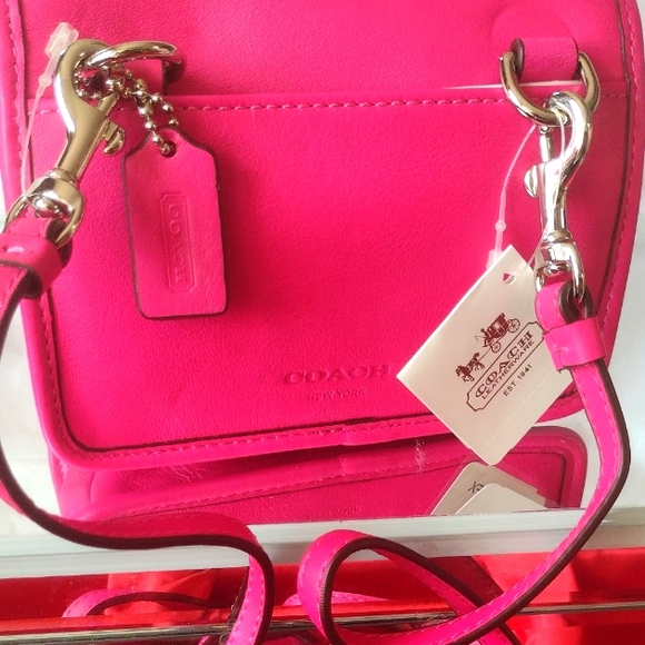 COACH Leather Handbags - COACH Hot Pink 💕 🩷 Mini Crossbody Leather 🛍️ NWT